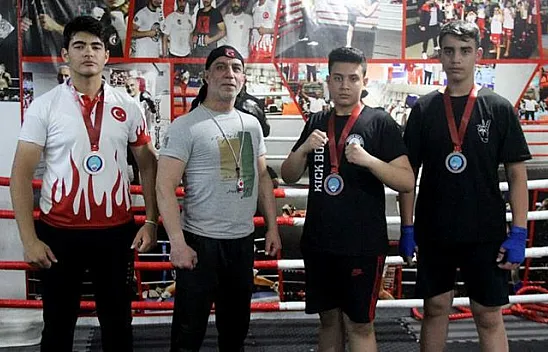 Katıldıkları ilk turnuvada madalyaları topladılar