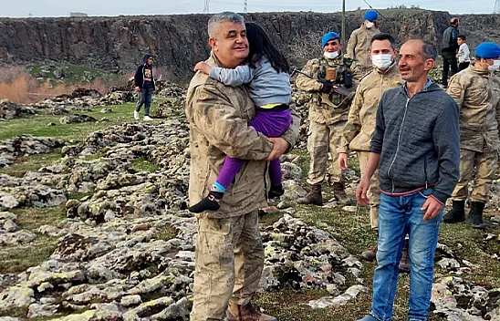 Kaybolan down sendromlu çocuğu jandarma buldu