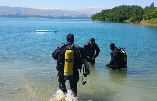 Kayıp genç için balık adımlar devrede