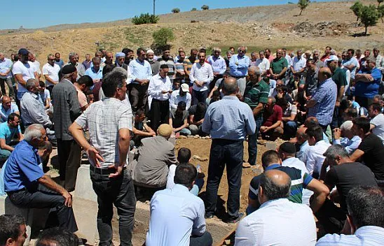 Kazada ölen iki kardeş gözyaşlarıyla toprağa verildi