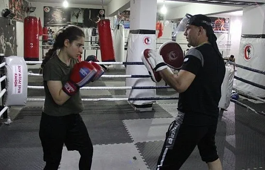 Kick boksçular sınavlarına hazırlanıyor