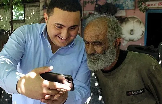 Kılıçdaroğlu ve Milletvekili Erol Feyzi baba ile bayramlaştı