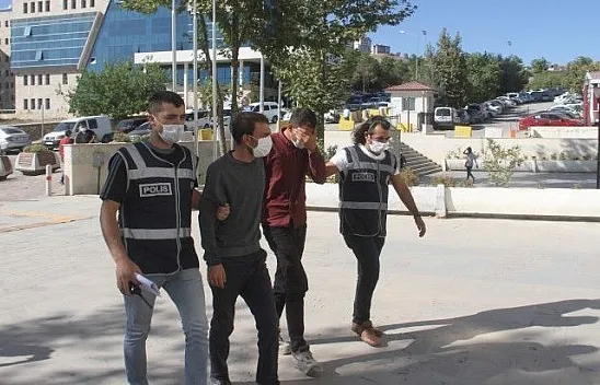 Kombi çalan 2 şüpheli tutuklandı