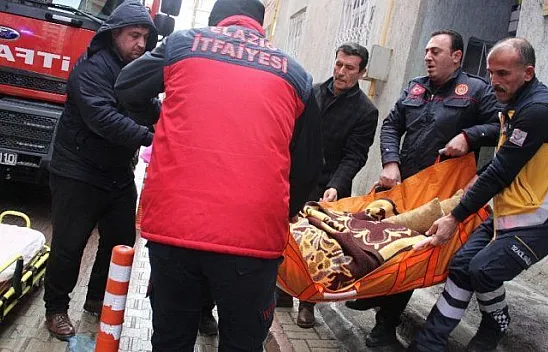 Yaşlı kadın komşuları sayesinde kurtuldu