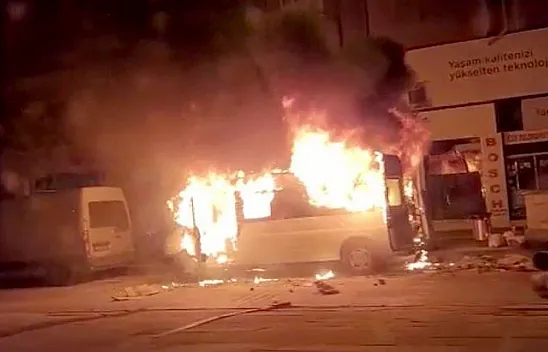 Kontağı çevirdiği an alev topuna döndü