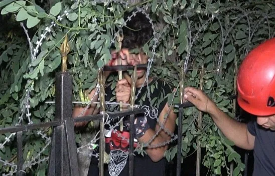 Korkuluk eline saplandı itfaiye ekipleri kurtardı