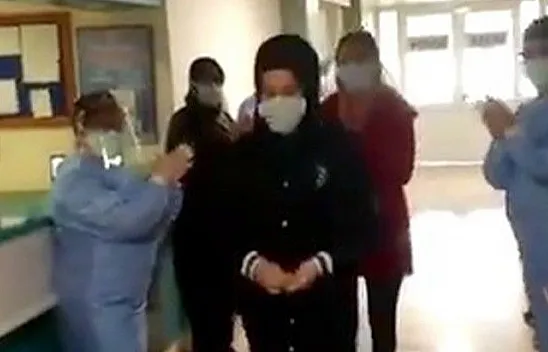 Koronavirüs tedavisi gören hastalar alkışlarla taburcu oldu