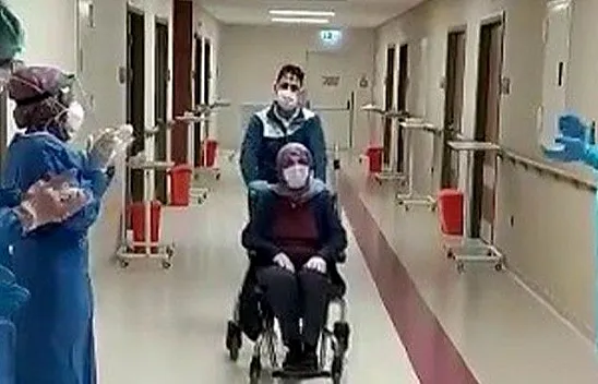 Koronayı yendi, alkışlarla taburcu oldu