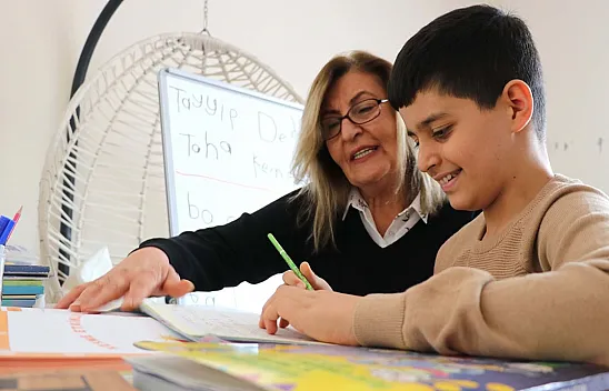 Küçük Taha, okul hasretini evinde gideriyor