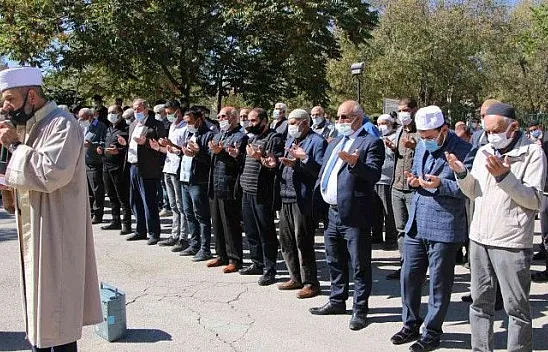 Elazığ'da vatandaşlar yağmur duasına çıktı