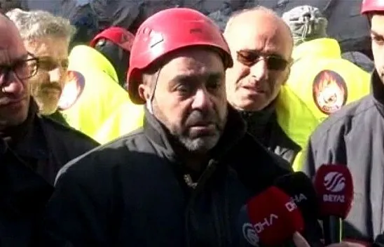 Kurtarma çalışmalarını anlatan itfaiye eri gözyaşlarını tutamadı