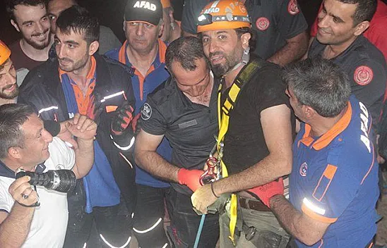 Mağarada mahsur kalan Kanal 23 ekibi kurtarıldı