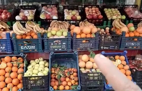 Manavdan hırsızlık kamerada