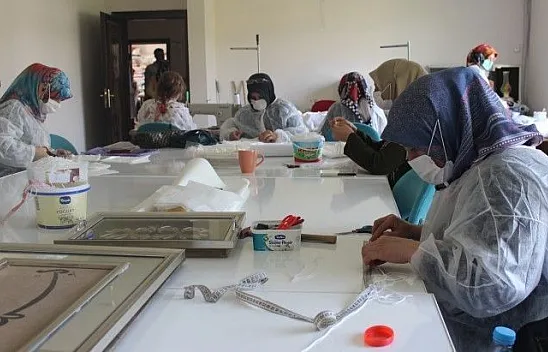 Maske üretimi ile aile bütçesine katkı