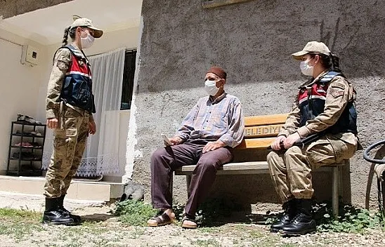 Mehmetçik'ten bayram öncesi vefa hizmeti