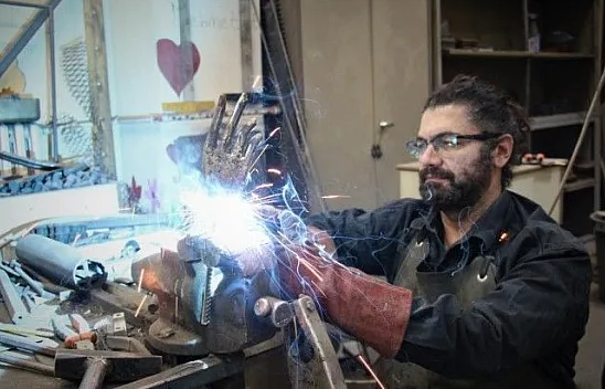 Metali sanata çeviren 'Demir Adam'