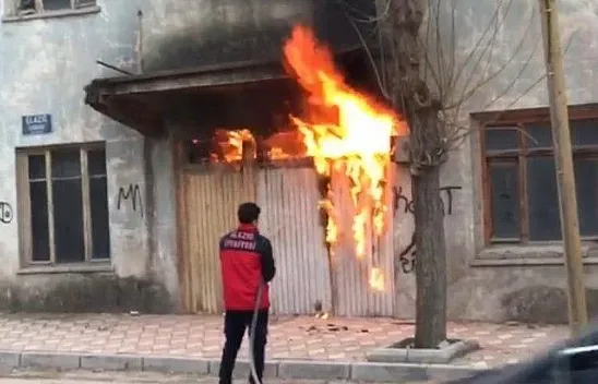 Metruk ev alev alev yandı