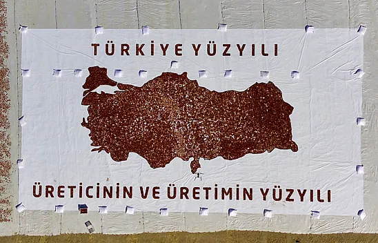 Mevsimlik işçiler kurutmalık domateslerden Türkiye haritası yaptı