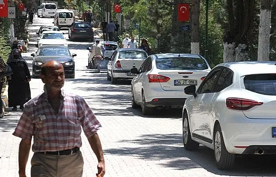Mezarlıklarda arife yoğunluğu