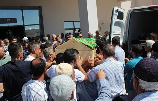 Kazada ölen aynı aileden 2 kişi toprağa verildi