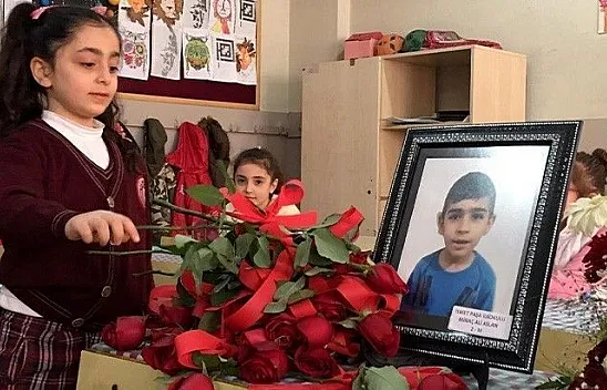 Miraç Ali'nin arkadaşları ilk derse hüzünlü başladı