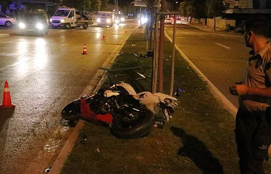 Motosiklet yayaya çarptı! Ölü ve yaralılar var