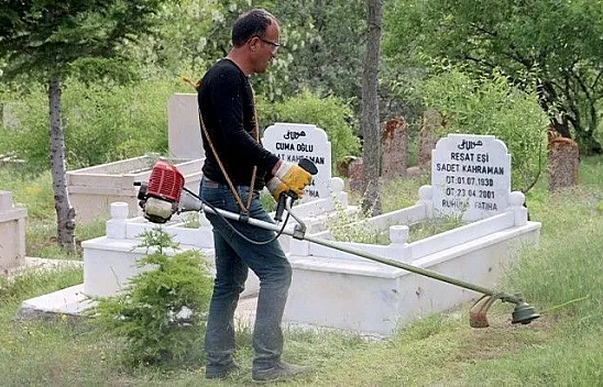 Muhtardan mahalle mezarlığına 'vefa' hizmeti