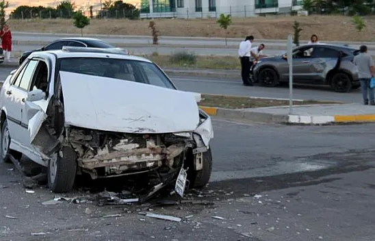 Necmettin Erbakan Bulvarı'nda trafik kazası!