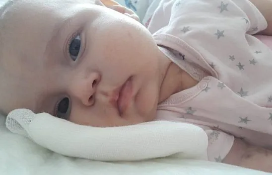 Nehir bebek yaşama tutunmak için ilik nakli bekliyor