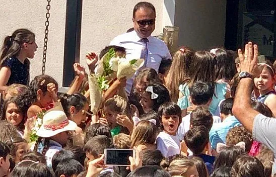 Öğrencilerden okul müdürüne sevgi seli