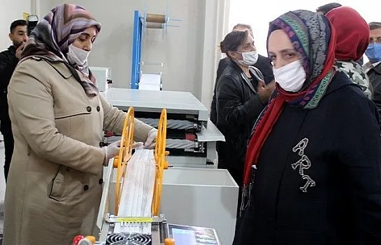 Öğretmen ve öğrenciler koronavirüse karşı üretime geçti