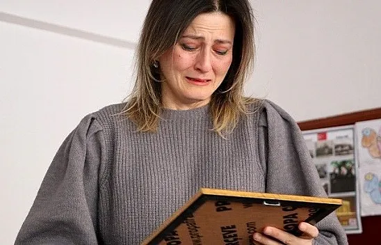 Öğretmeni, depremde hayatını kaybeden öğrencisi için gözyaşı döktü
