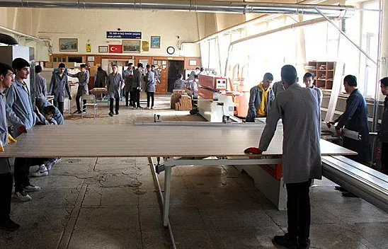 Okurken gelir elde ediyorlar