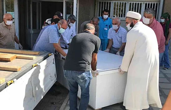 Öldüğü 5 gün sonra fark edildi, özel tabut ile taşındı