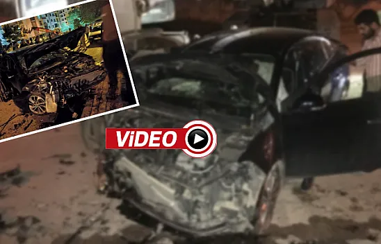 Otomobil ekskavatöre çarptı!