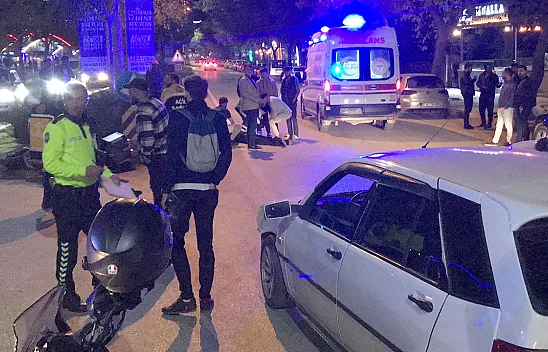 Otomobil ile motosiklet çarpıştı