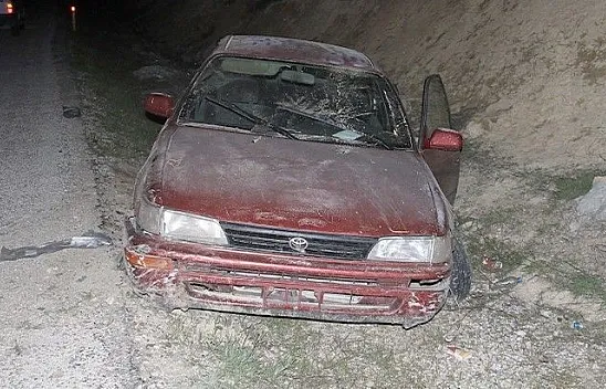 Otomobil şarampole uçtu! Yaralılar var...