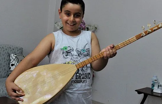 Oyuncaklarını satışa çıkaran çocuğa, Başkan Şerifoğulları'ndan anlamlı jest