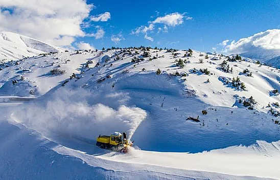 Palu'da kar kalınlığı 2 metreye ulaştı