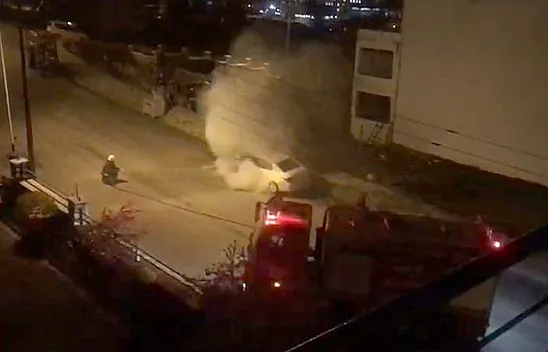 Park halindeki araç alev topuna döndü