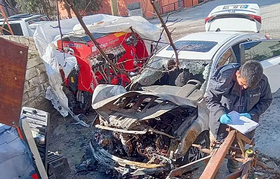 Park halindeki otomobil yandı