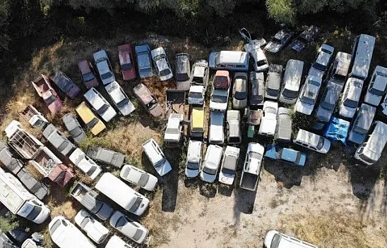Piyasa değeri 50 milyon olan bu araçlar çürümeye yüz tuttu