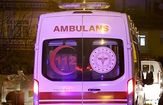 Polis ve itfaiye ekibinin müdahalesi genç kızı kurtardı