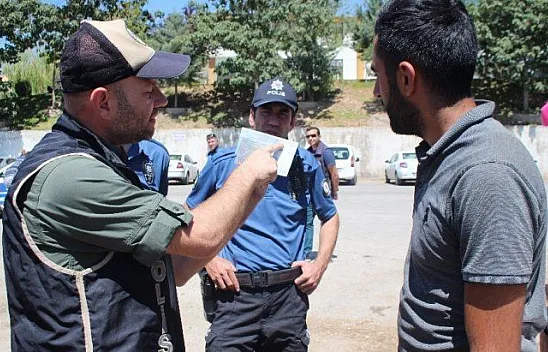 Polisten hayvan satıcılarına 'sahte para' eğitimi