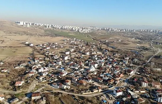 Referanduma giden o köy,  artık mahalle