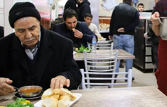 Sabah namazından sonra soluğu paçacıda alıyorlar