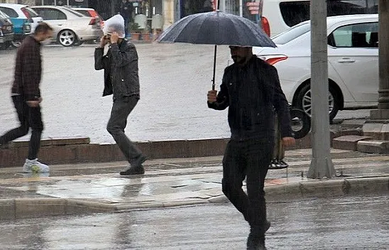 Sağanak yağış Elazığ'da etkili oldu