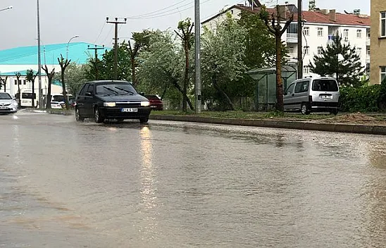 Sağanak yağış etkili oldu