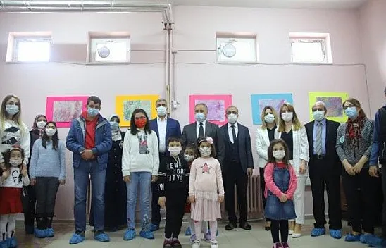 Sanatla buluşan özel çocuklar hayatlarına renk kattı