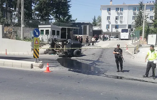 Şanlıurfa'da zırhlı polis aracı devrildi!